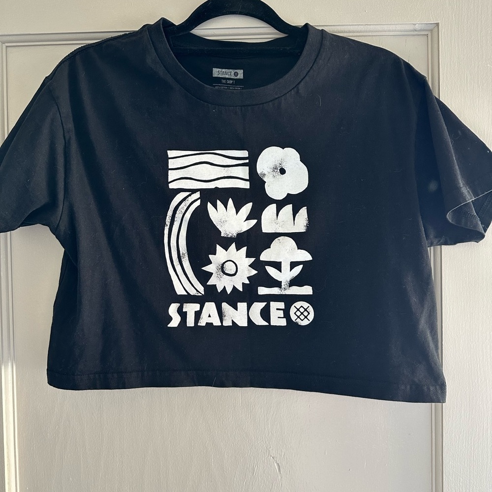 black stance crop tee